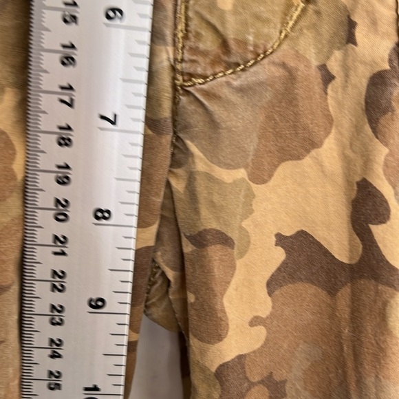 Lucky brand crop camo jeans 2/26 132 - Picture 5 of 7